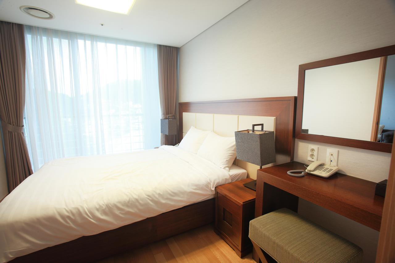 Hotel Riviera Geoje Extérieur photo