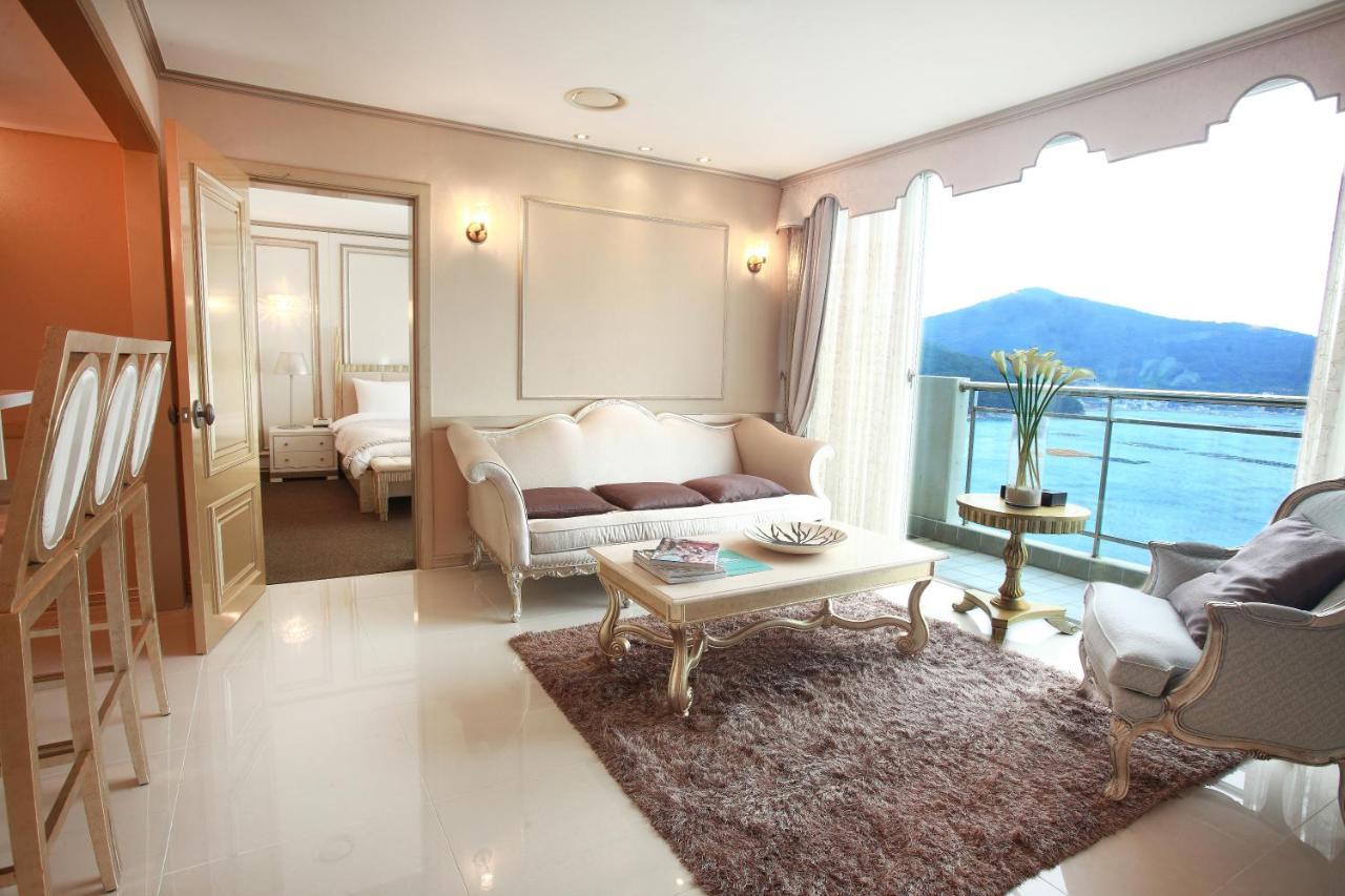 Hotel Riviera Geoje Extérieur photo